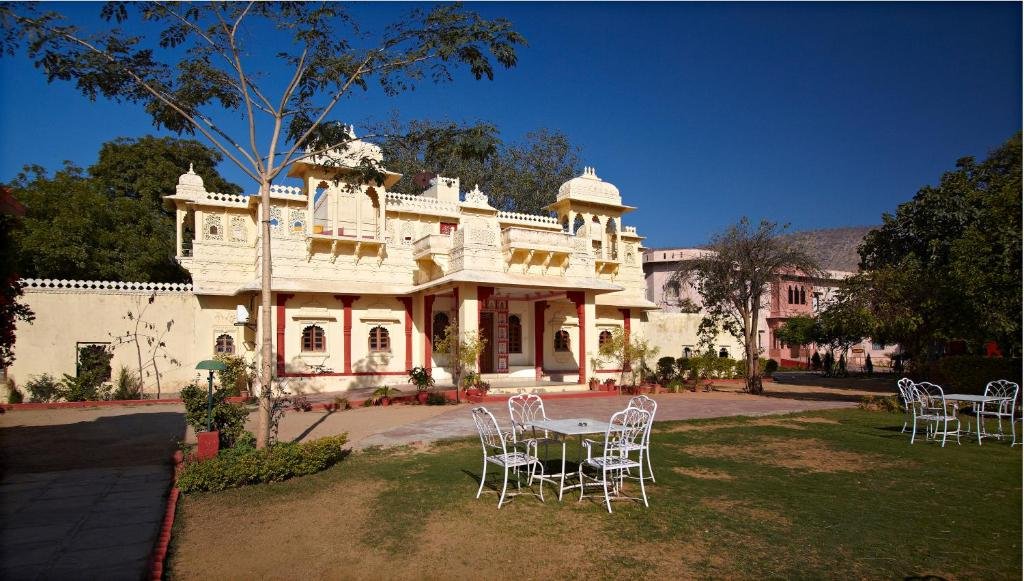 Alwar Bagh by Aamod